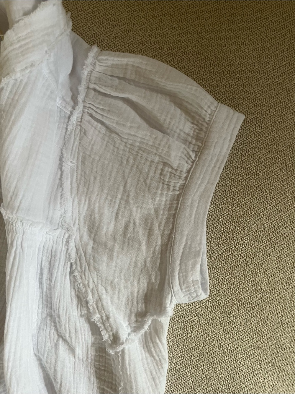 ee:some Women’s White blouse gauzy oversized relaxed blouse top size small New - Picture 5 of 9